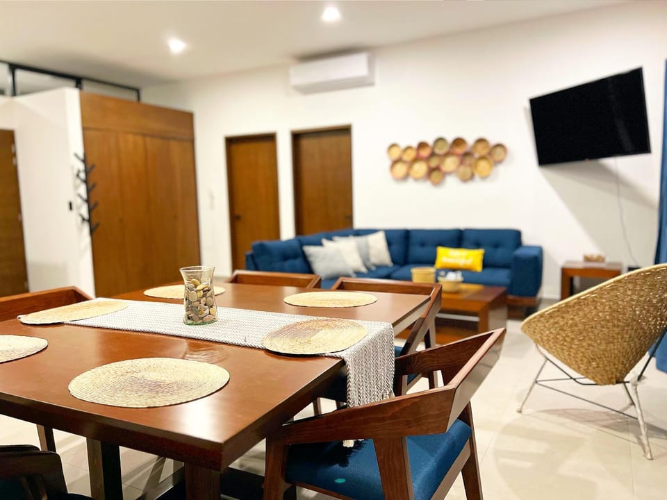 TV and multimedia, Living room, Dining area, air conditioner