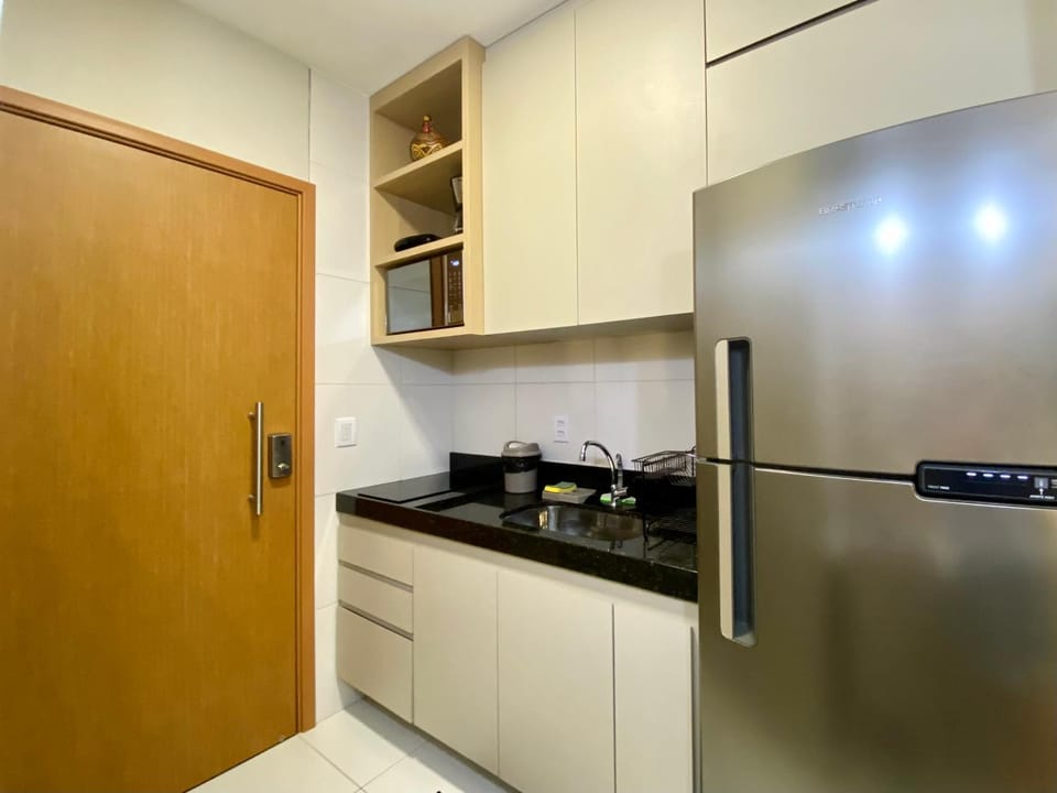 Kitchen or kitchenette, minibar, stove