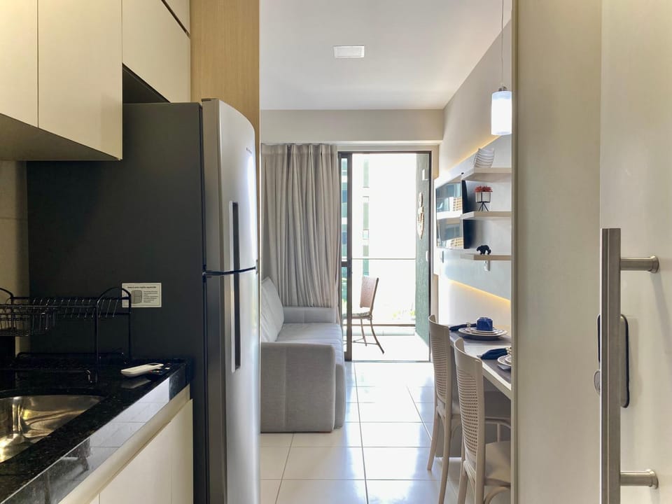 Kitchen or kitchenette, minibar, stove