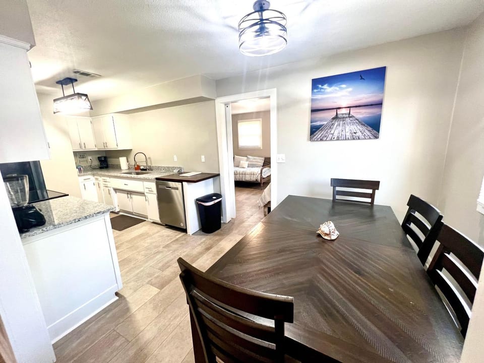 4/2 Home Close to Beach, Centrally located! House in Gulfport
