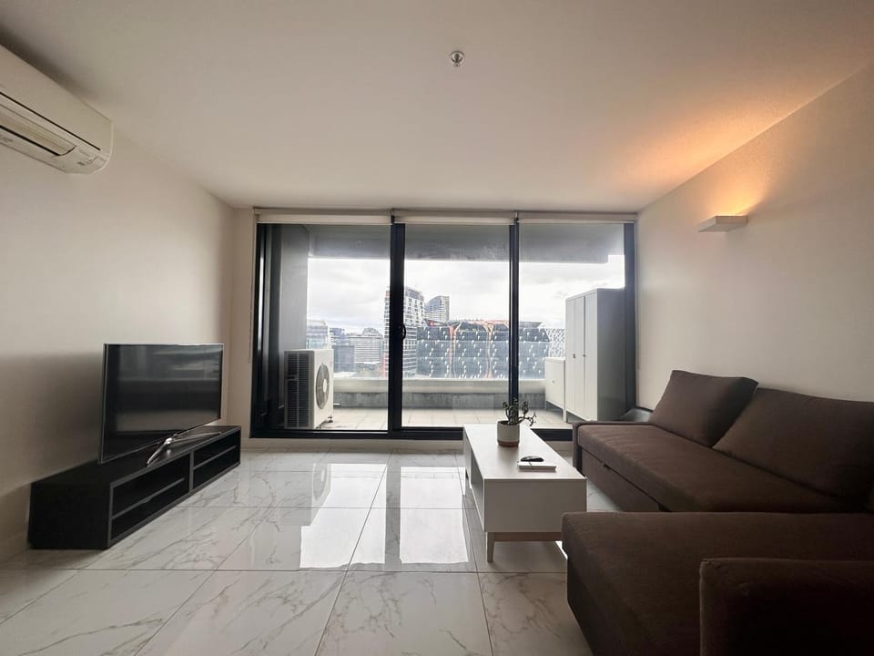 TV and multimedia, Living room, Seating area, air conditioner