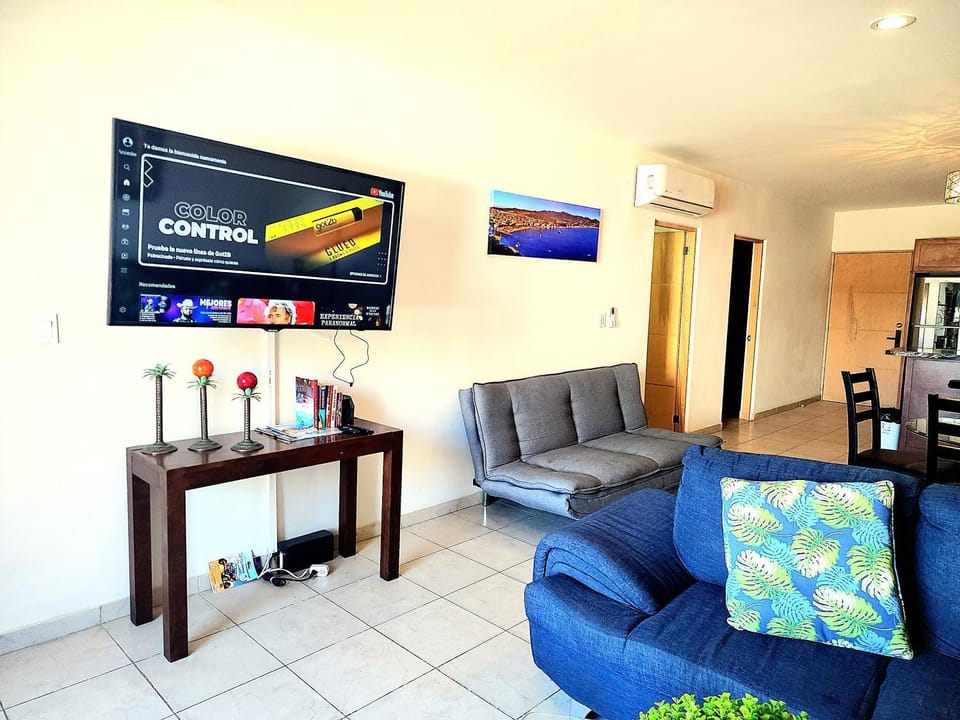 TV and multimedia, Living room, Seating area, Evening entertainment