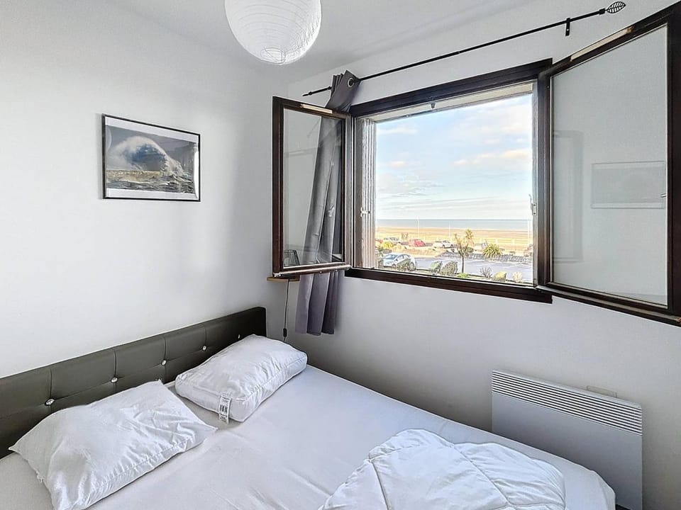 Appartement familial centre ville avec parking et animaux permis - FR-1-465-90 Apartment in Normandy