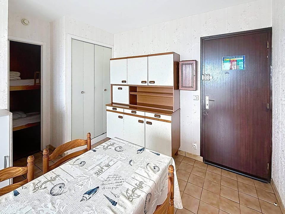 Appartement familial centre ville avec parking et animaux permis - FR-1-465-90 Apartment in Normandy
