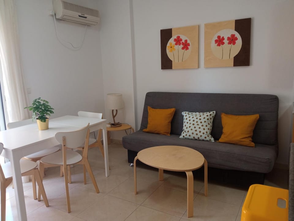 Living room, Seating area, Dining area, internet, air conditioner