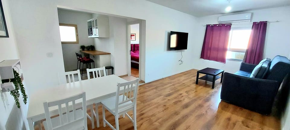 TV and multimedia, Kitchen or kitchenette, Living room, Seating area, Dining area