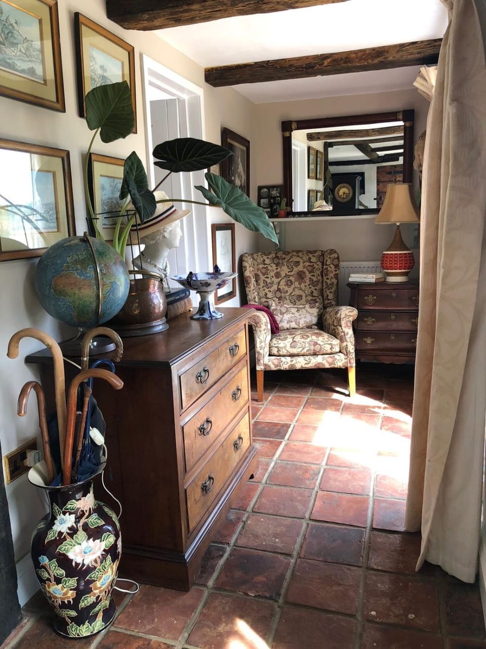 Living room, Seating area