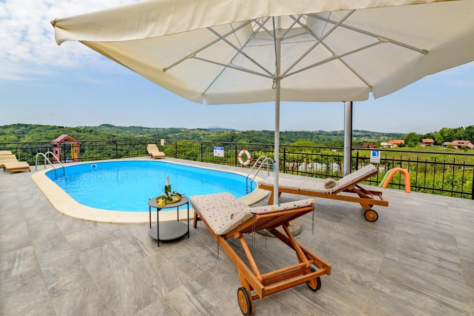Day, Natural landscape, Garden, View (from property/room), Balcony/Terrace, Pool view, Swimming pool, sunbed