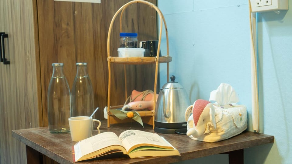 Retro At Phra Sing Guest House Bed and Breakfast in Chiang Mai
