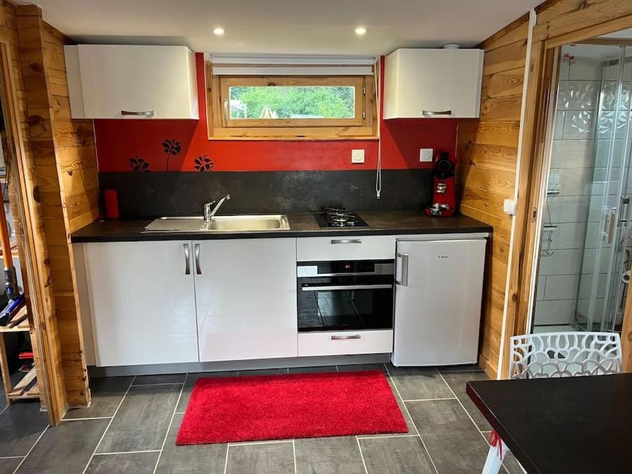 Chalet 2 personnes avec jacuzzi privatif et piscine saisonnière partagée Chalet in Vosges