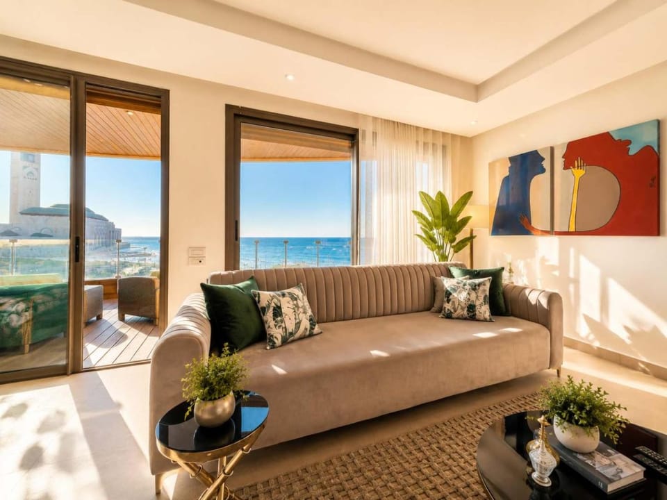Marina Breeze - Ocean and Mosque View Apartment in Casablanca