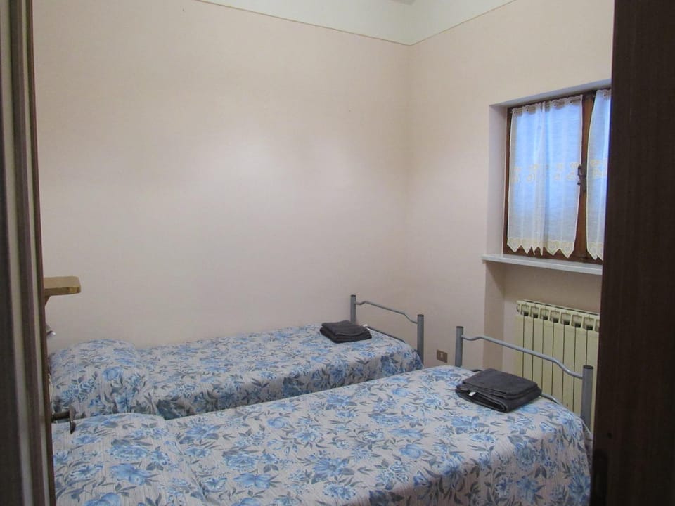 Bed, Photo of the whole room, Bedroom, children