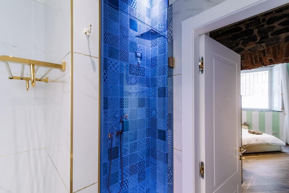 Shower, Bedroom