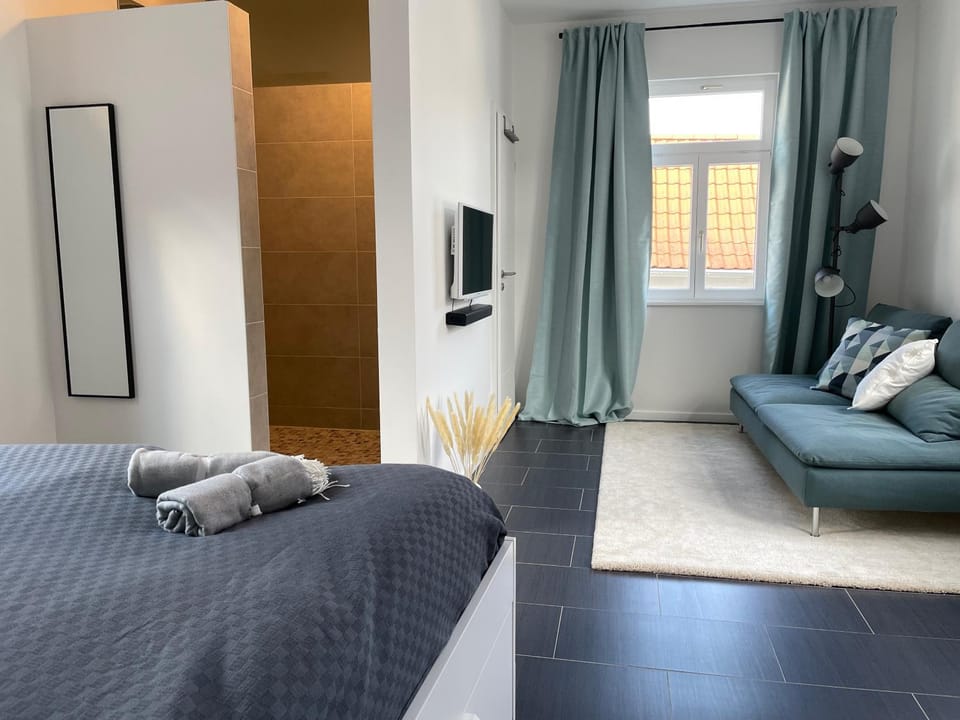 Shower, Living room