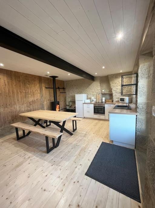 loue ancien moulin a vent avec piscine et jacuzzi House in Nouvelle-Aquitaine