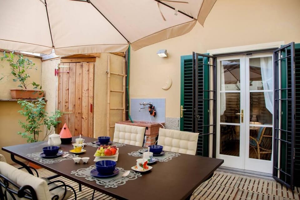 Patio, Dining area
