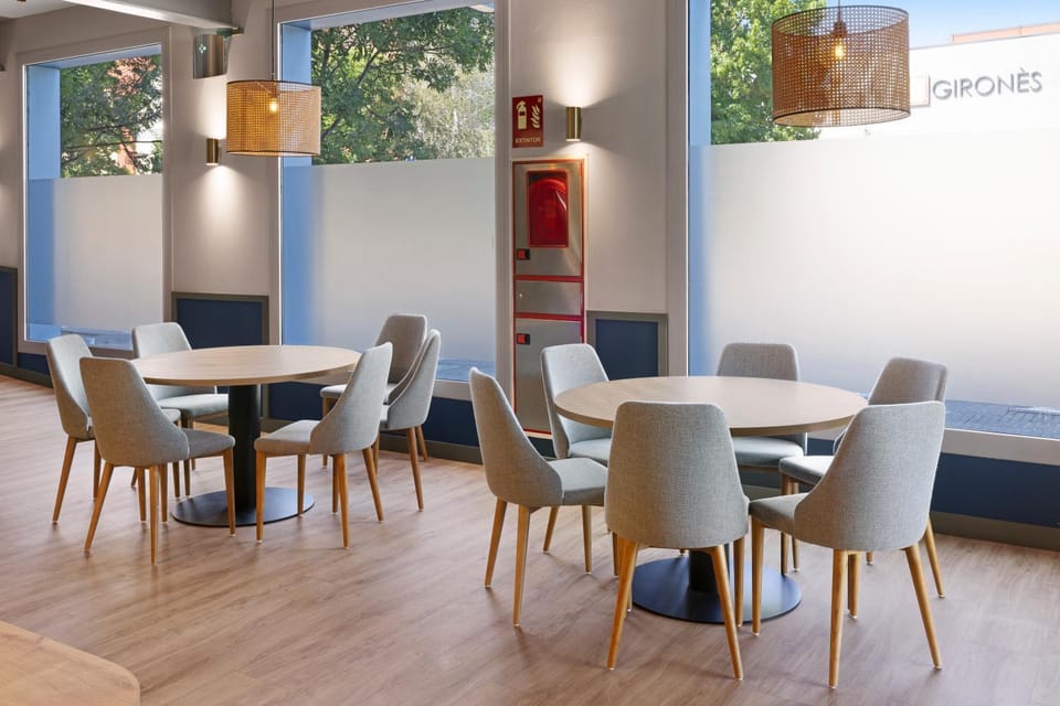 Restaurant/places to eat, Dining area