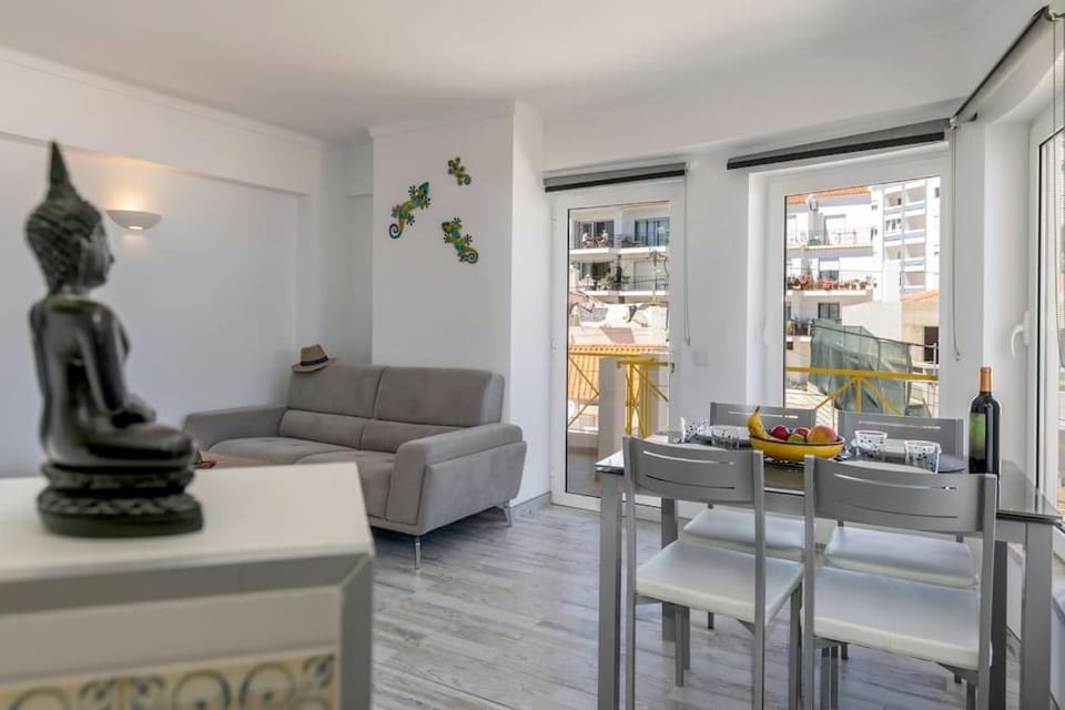 Casa Lilas, magnífica vista mar a passos da praia Apartment in Luz