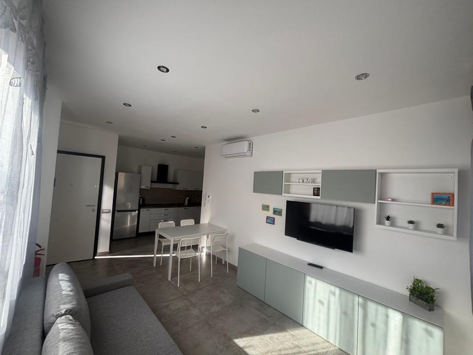 TV and multimedia, Kitchen or kitchenette, Living room, Seating area, Dining area, pet friendly, stove