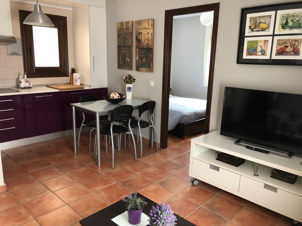 Communal lounge/ TV room, Dining area