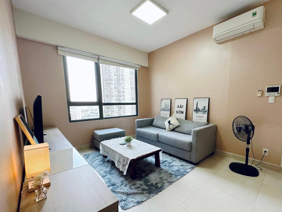 TV and multimedia, Living room, Seating area, Evening entertainment, air conditioner