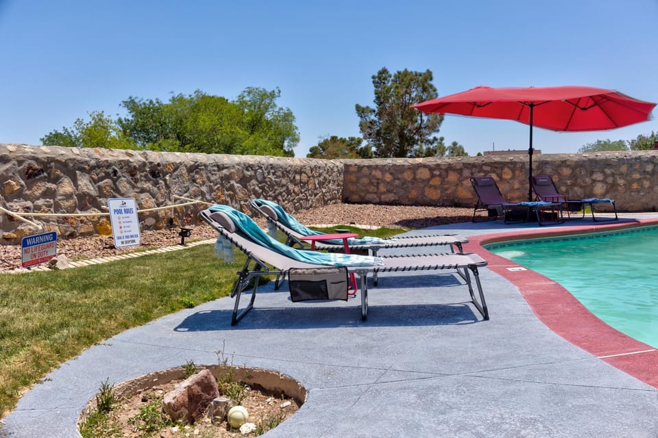 Home with Mountain View/Pool/Tub House in El Paso