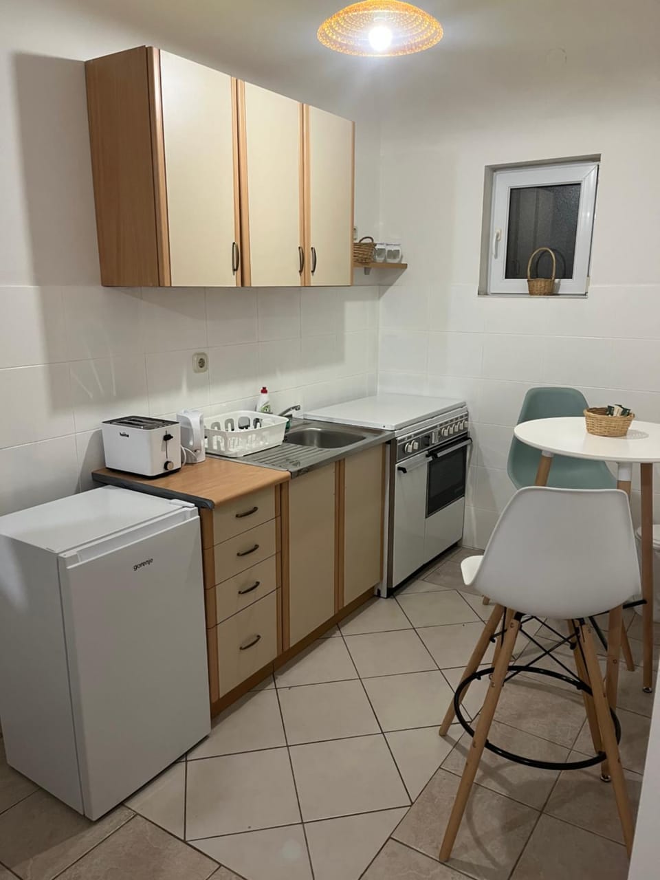 Kitchen or kitchenette, Dining area, oven, pet friendly, stove