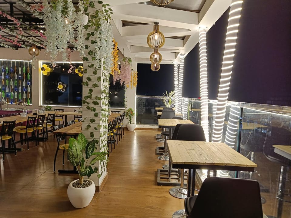Restaurant/places to eat, Banquet/Function facilities