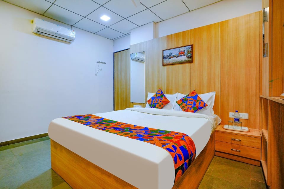 Photo of the whole room, Bedroom, air conditioner