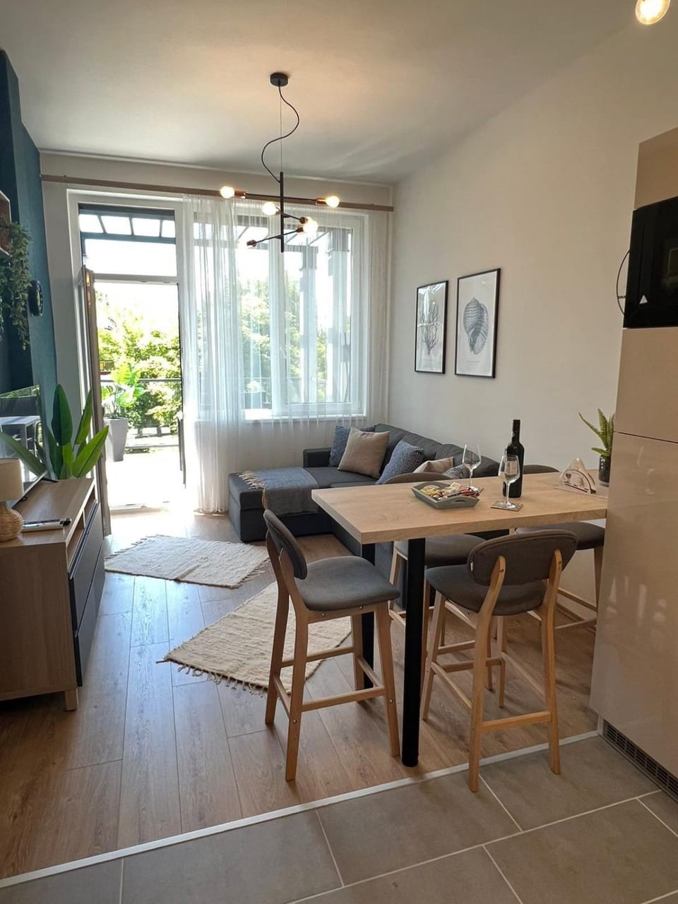 TV and multimedia, Living room, Dining area