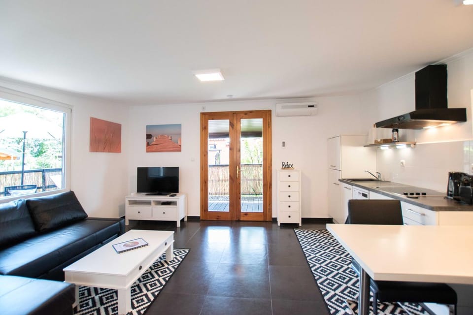 Kitchen or kitchenette, Living room