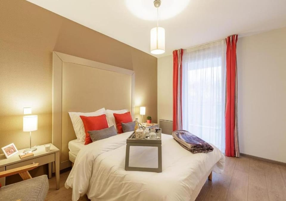 Bed, Photo of the whole room, Bedroom, Breakfast, towels