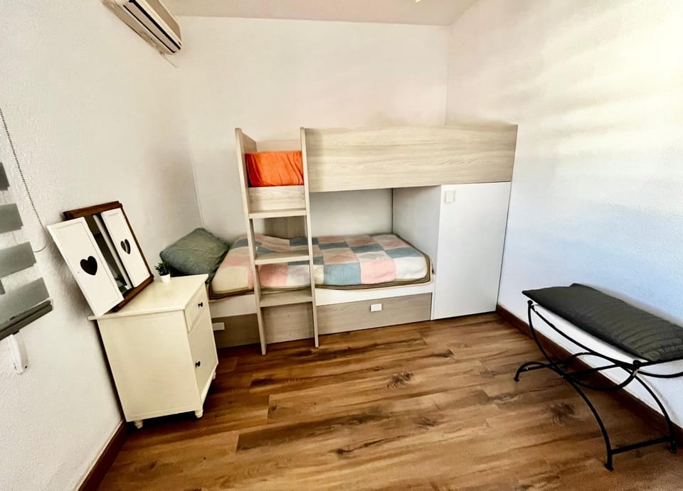 Bed, Photo of the whole room, Bedroom, wardrobe, air conditioner
