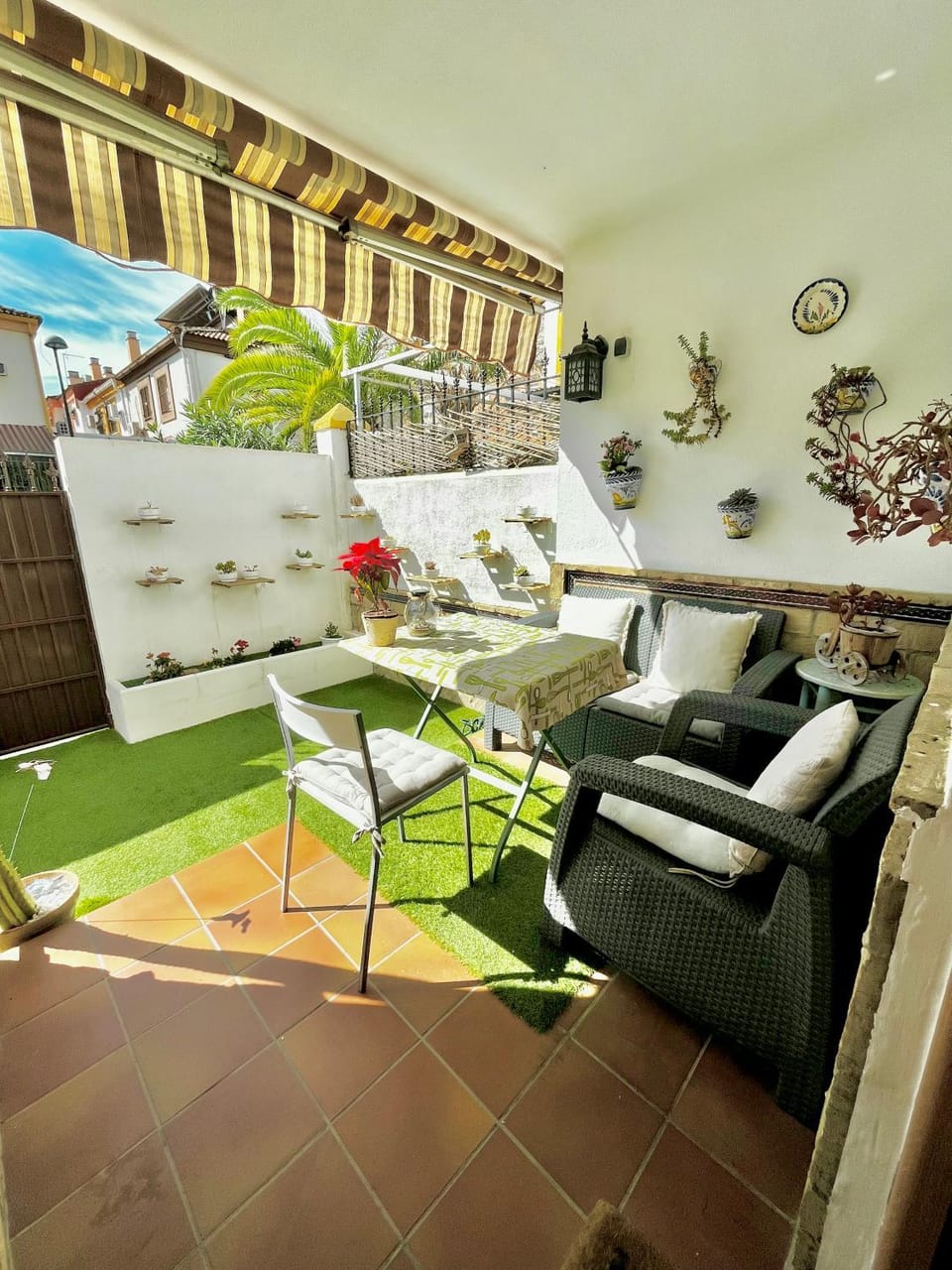 Patio, Day, Garden, Balcony/Terrace, Balcony/Terrace, Dining area, Garden view