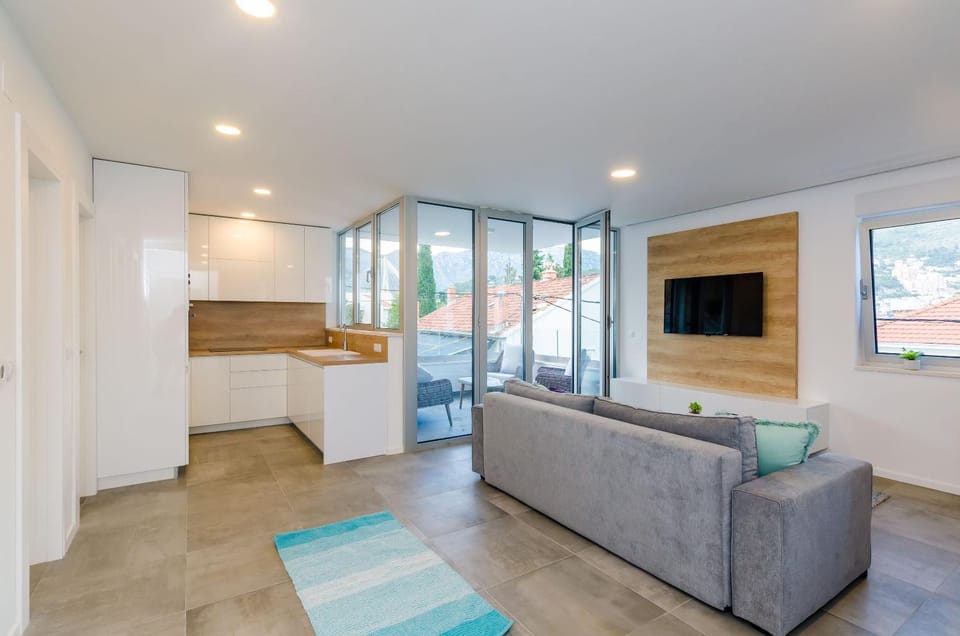 TV and multimedia, Kitchen or kitchenette, Living room, Seating area