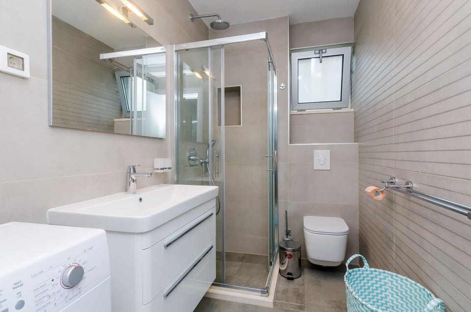 Shower, Toilet, Bathroom, washing machine