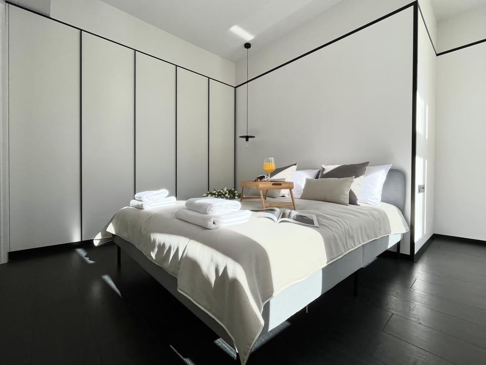 Bed, Photo of the whole room, Bedroom, towels