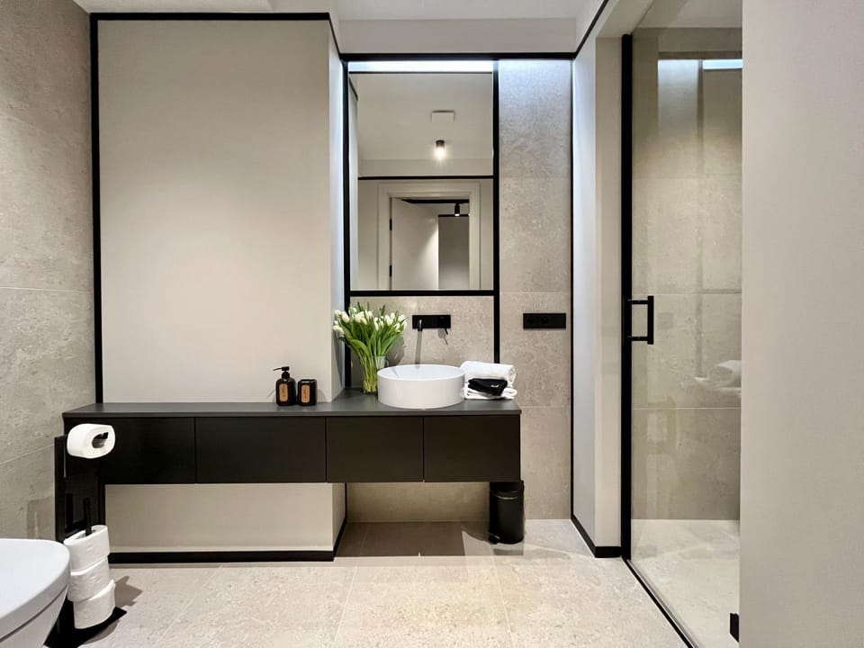 Toilet, Bathroom, towels