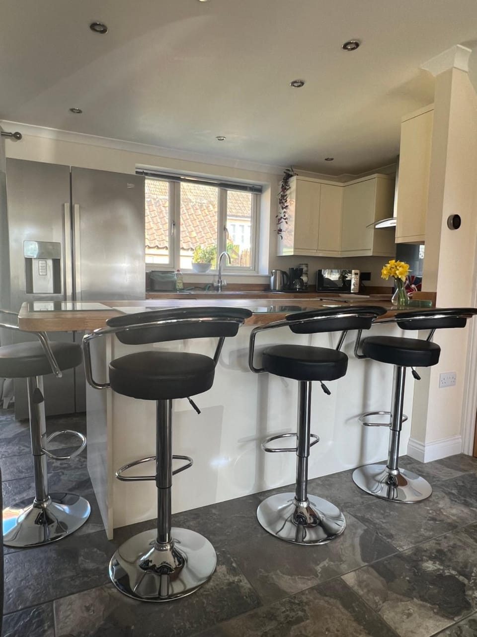 Kitchen or kitchenette, Dining area, minibar