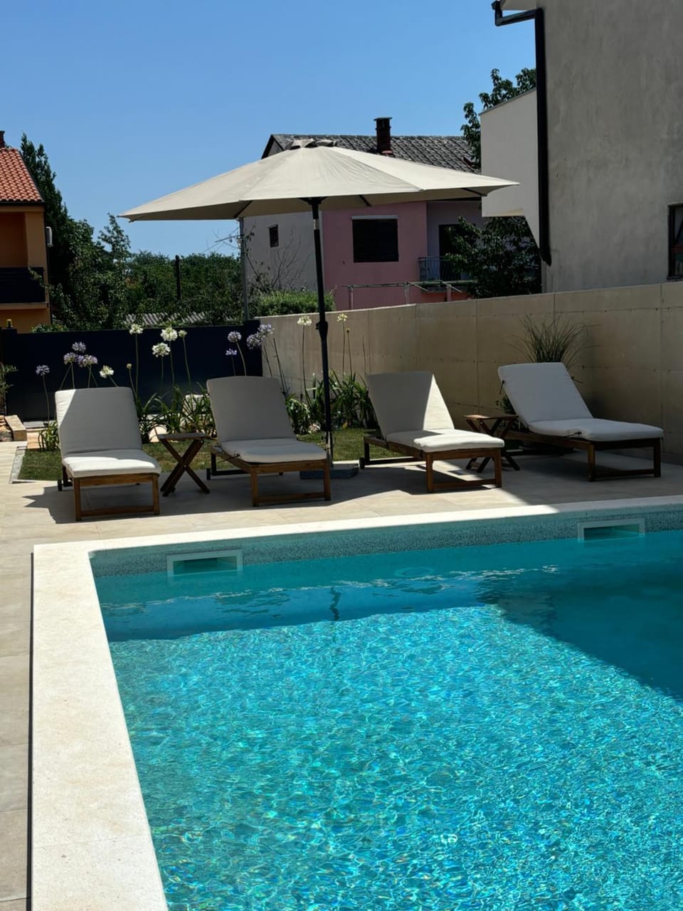 Property building, Swimming pool, sunbed, towels