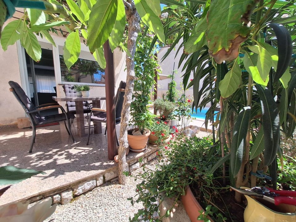 Garden, Balcony/Terrace, Dining area, Garden view, Pool view, Swimming pool, sunbed