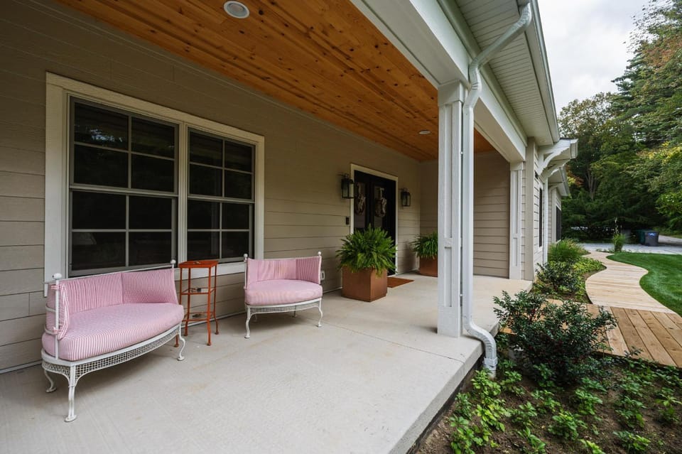 Bold Stump Cottage House in Chikaming Township
