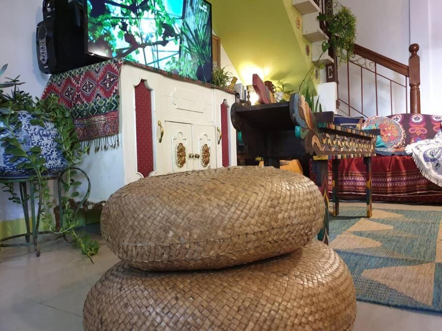 PROMO: Shabby Chic Countryhome with Huge Garden, Jacuzzi Pool, Mini Billiards, Video Karaoke Villa in Tagaytay