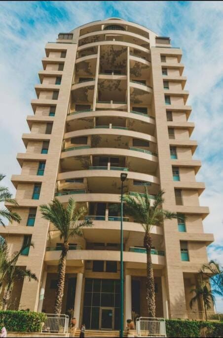 proche kikar , piscine, spacieux et agréable Apartment in Netanya