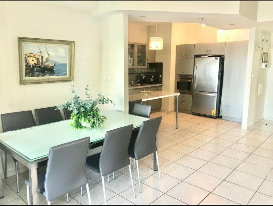 proche kikar , piscine, spacieux et agréable Apartment in Netanya
