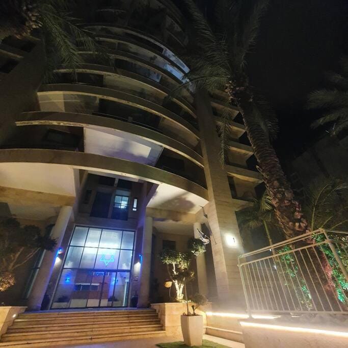 proche kikar , piscine, spacieux et agréable Apartment in Netanya