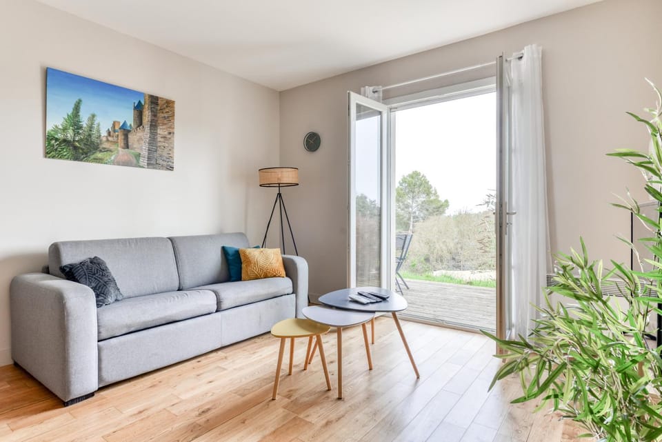 Bed, Seating area
