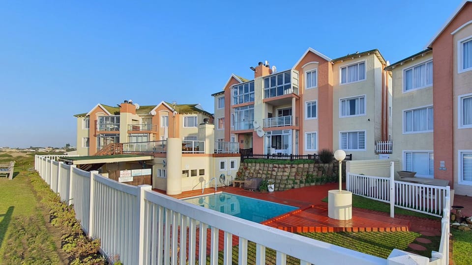 Property building, Facade/entrance, BBQ facilities, BBQ facilities, Balcony/Terrace, Beach, Beach, Sea view, Sea view, Swimming pool, Family, Family, Family, flat iron