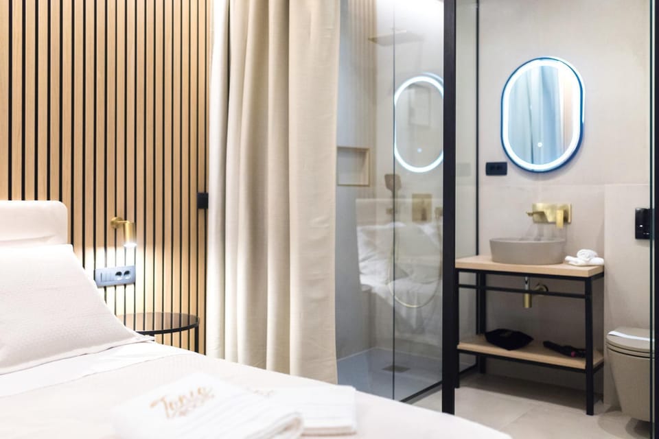 Bed, Bathroom