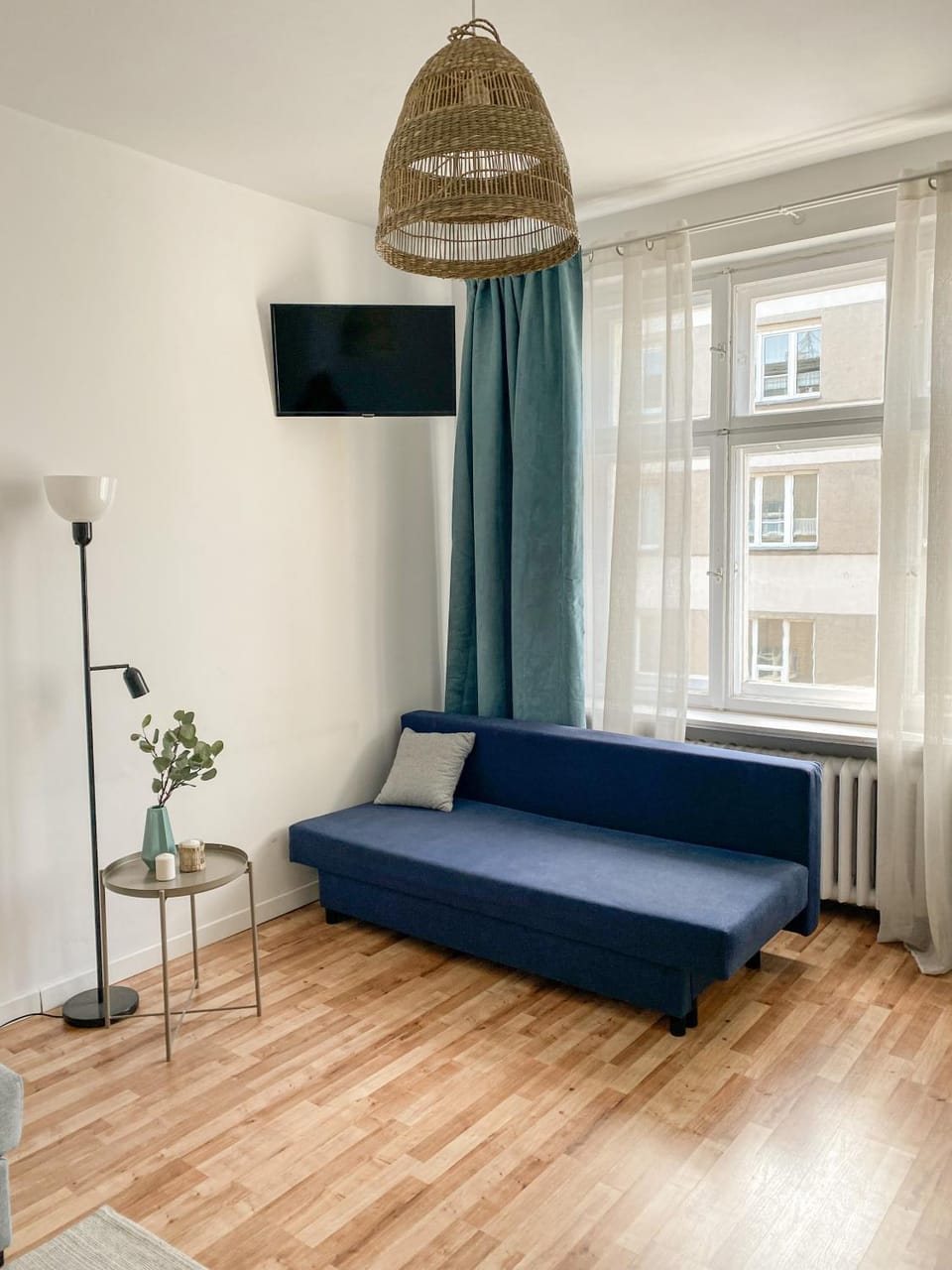Bed, TV and multimedia, Living room, Photo of the whole room, Seating area, Bedroom, internet